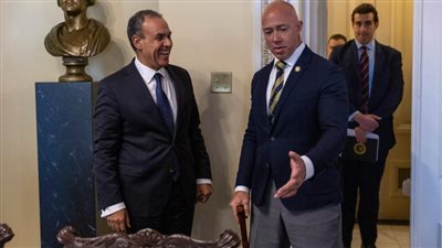 وزير الخارجية والهجرة يلتقي رئيس لجنة الشئون الخارجية بمجلس النواب الأمريكي