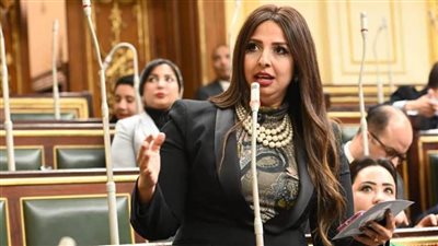 النائبة نشوى الشريف تتدخل لحل أزمة التابلت في مدارس أسوان 