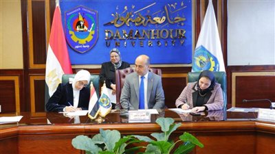 لتعزيز الابتكار والتميز في البحث العلمي..رئيس جامعة دمنهور يكرم الفائزين بالمشروعات البحثية والطلابية