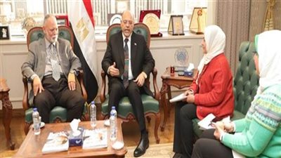 وزير العمل يبحث مع خبير تخطيط إعداد استراتيجية لتطوير مهام وخدمات الوزارة