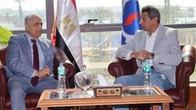 محافظ السويس يبحث مع نائب مساعد وزير الخارجية إعادة تشغيل مكتب التصديقات والخدمات القنصلي