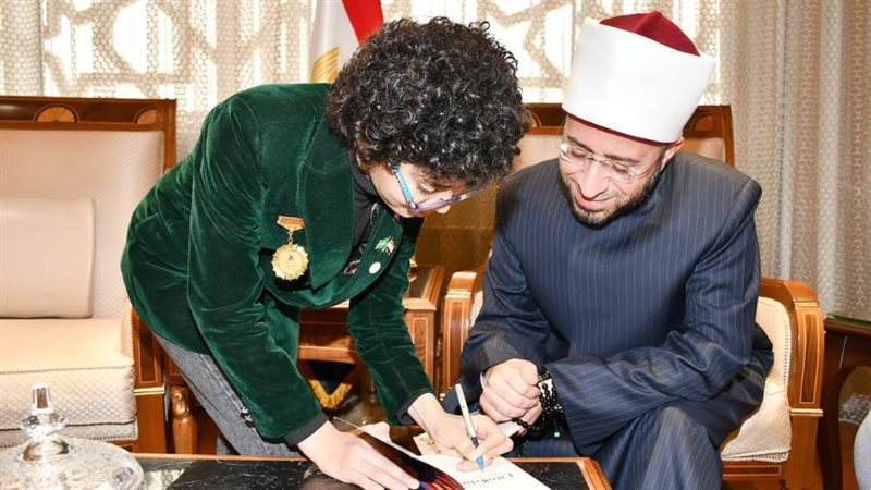 وزير الاوقاف يكرم