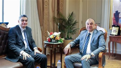 وزير قطاع الأعمال العام يبحث مع رئيس هيئة الشراء الموحد تعزيز التعاون في توفير الأدوية والمستلزمات الطبية