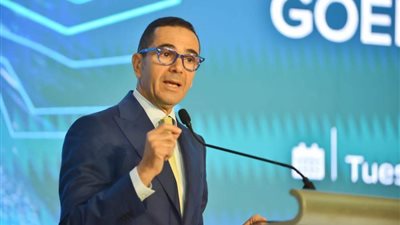 وزير الاستثمار يبحث مع سفير فرنسا بالقاهرة وإيرباص هليكوبتر إنشاء منظومة طيران متكاملة بمصر