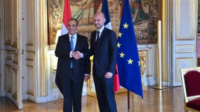 وزير الخارجية والهجرة يلتقي مع نظيره الفرنسي 