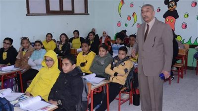 مدير تعليم الوادي الجديد يتابع المستوى التحصيلي للطلاب ويكرّم الموهوبين بالمهرجان الزراعي