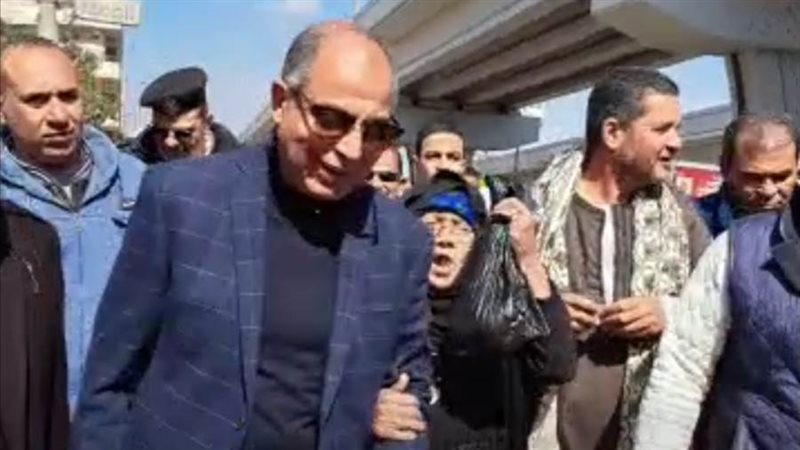 سيدة تستقبل المحافظ