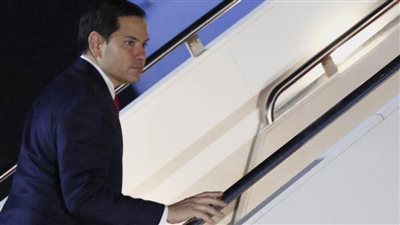 طائرة وزير الخارجية الأمريكي تواجه مشكلة ميكانيكية أثناء توجهه إلى 