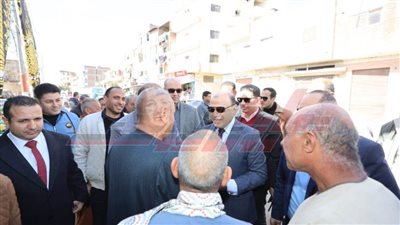 محافظ كفر الشيخ يلتقي أهالي قرى دسوق ويستمع إلى طلباتهم