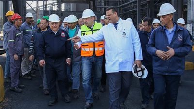 وزير قطاع الأعمال العام يتابع سير العمل ومعدلات الإنتاج وموقف المشروعات الاستثمارية الجديدة