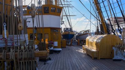 محافظ الإسكندرية يرحب بقدوم السفينة الشراعية التاريخية 