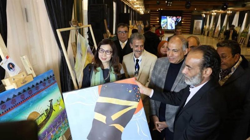 محافظ المنيا خلال