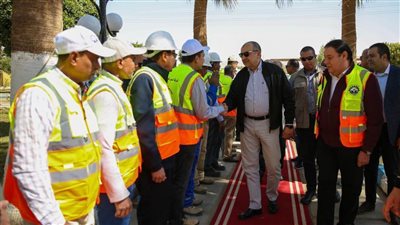 وزير قطاع الأعمال العام يزور 