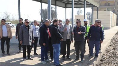 محافظ المنيا يتفقد سوق ميانة ضمن مشروعات 