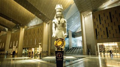  وفد من الاتحاد الدولي لكرة القدم (FIFA) يزور المتحف المصري الكبير بمصاحبة كأس العالم للأندية