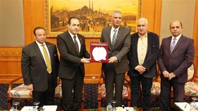 محافظ أسوان يلتقي لجنة الشباب والرياضة بالنواب.. ويناقش مطالب المحافظة لدعم مراكز الشباب