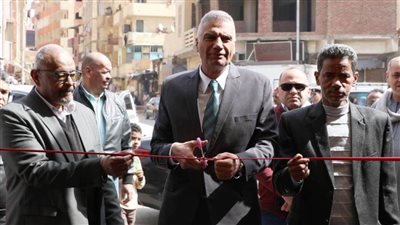 محافظ أسوان يفتتح معرض 