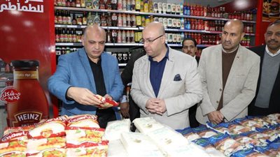ضمن استعدادات رمضان.. محافظ بني سويف يواصل متابعته للاطمئنان على توافر السلع