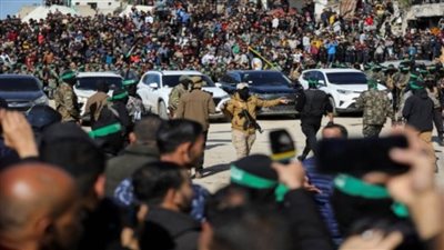 الإذاعة الإسرائيلية: تقدم بمفاوضات الإفراج عن 6 أسرى أحياء السبت