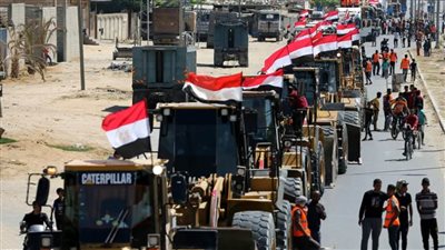 عاجل.. بدء دخول المعدات الثقيلة عبر ميناء رفح البري لإزالة الركام وتمهيد الطرق المدمرة بقطاع غزة