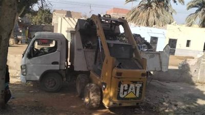 حملات مكثفة للنظافة وصيانة دورية لأعمدة الإنارة بالمنيا