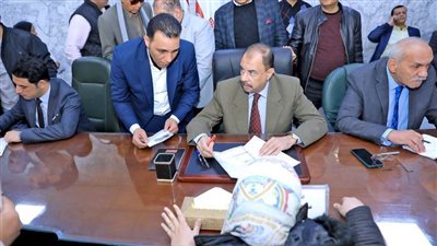 محافظ سوهاج يعقد اللقاء الجماهيري الأسبوعي للاستماع إلى شكاوى واحتياجات المواطنين