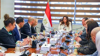 «ِالتنمية المحلية» تبحث مع «ِالبنك الأوروبي» النقل الحضري وحماية الشواطئ والمخلفات الصلبة