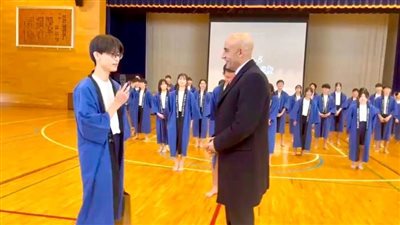 وزير التعليم يزور مدارس ذوي الاحتياجات الخاصة في اليابان