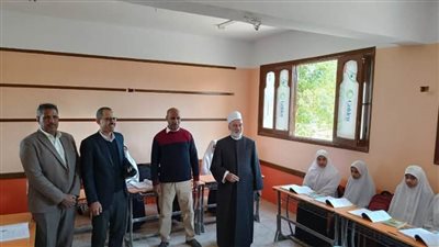 رئيس منطقة سوهاج الأزهرية يتابع سير الدراسة بطهطا ويشيد بجهود الإدارة