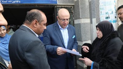 مواطنة تواجه محافظ بني سويف بما واجهت من معوقات في إنهاء إجراءات التصالح