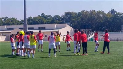 منتخب الكرة النسائية يؤدي تدريبه الأول في رواندا