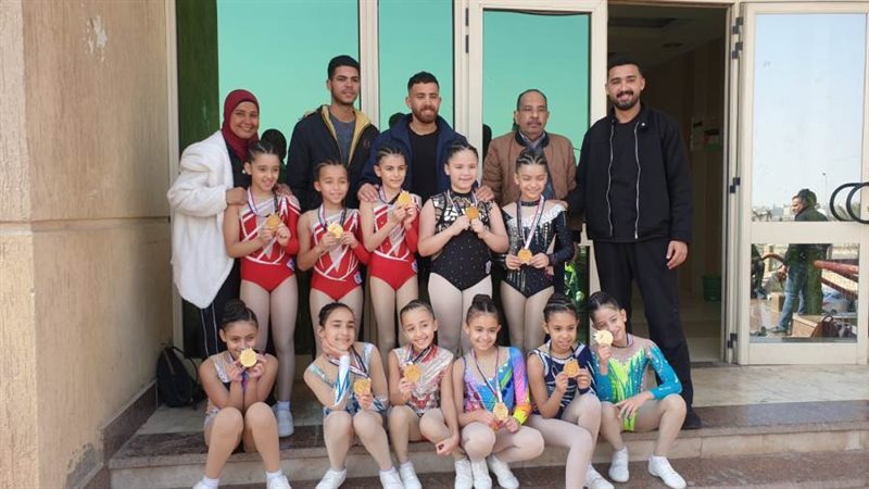 صورة جماعية لفريق