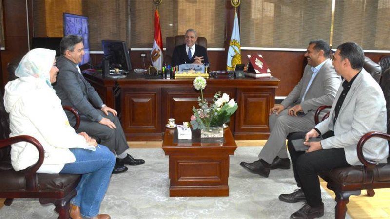 محافظ الغربية خلال