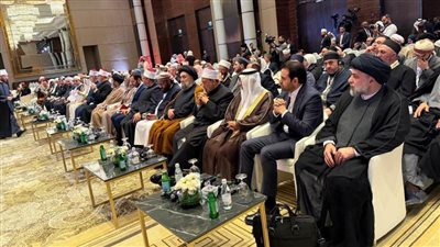 شيخ الأزهر يضرب المثل في التواضع والأخوة في مؤتمر الحوار الإسلامي الإسلامي 