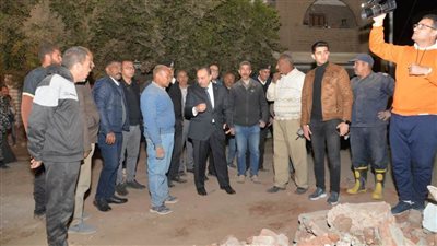 محافظ أسيوط يتفقد موقع المنزل المنهار بقرية الحواتكة