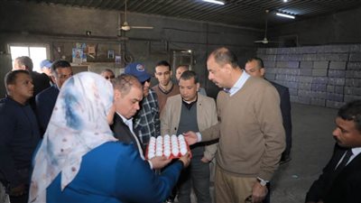 محافظ سوهاج يتفقد إحدى شركات الإنتاج والتوزيع الداجني ويوجه بطرح منتجاتها بمعارض أهلا رمضان