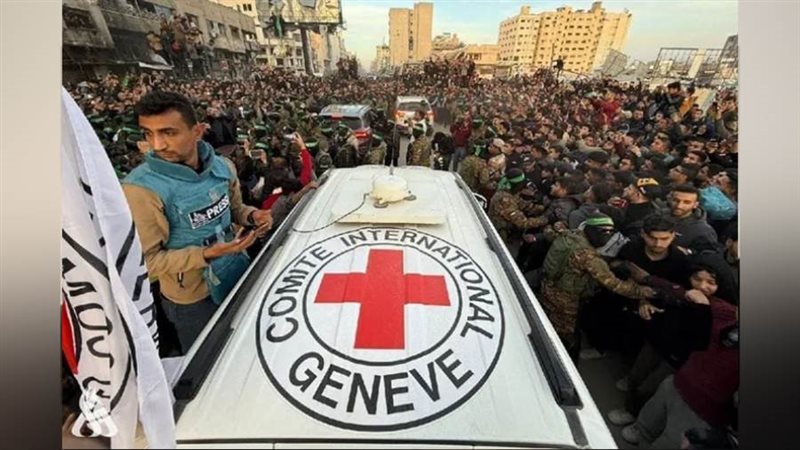 الصليب الأحمر يتسلم