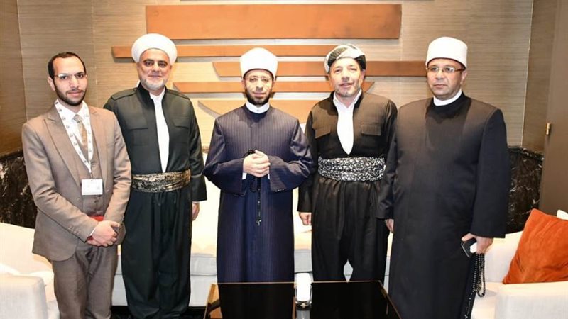 وزير الاوقاف مع وفد