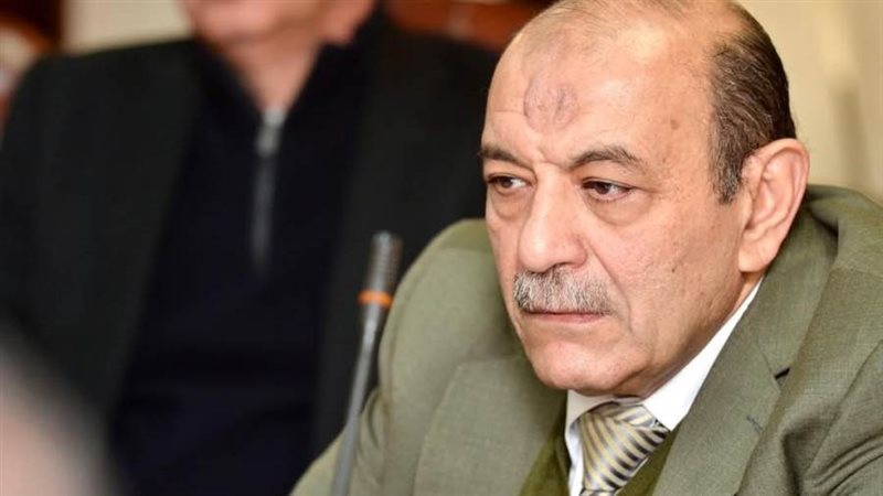 الكاتب الصحفي أيمن