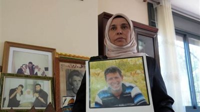  إسرائيل تمنع عائلات أسرى فلسطينيين من السفر لاستقبالهم في مصر