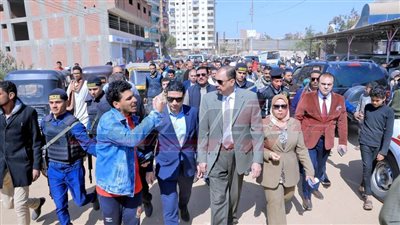 محافظ سوهاج يتفقد الوضع العام ومستوى الخدمات بشوارع المنشأة