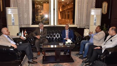 الأكاديمية العسكرية للدراسات العليا والاستراتيجية ومجلس التدريب والتعليم يكرمان محافظ الأقصر