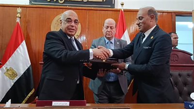 وزير العدل يتفقد محكمة البحر الأحمر الابتدائية ويلتقي القضاة والموظفين |صور 