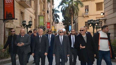 مستشار رئيس الجمهورية للتنمية المحلية يتفقد اعمال التطوير بالقاهرة الخديوية