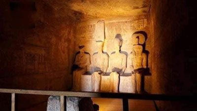 عروض فنية بتعامد الشمس على وجه الملك رمسيس الثاني بمعبد أبوسمبل 