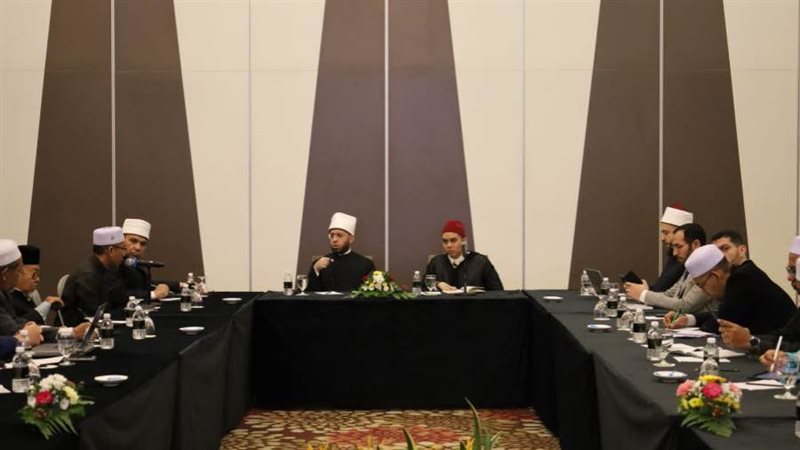 الوزير خلال المباحثات