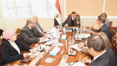 وزيرالإسكان يلتقي مسئولي الشركة الوطنية لإنشاء وإدارة الطرق لمناقشة الاستفادة من إعلانات الطرق