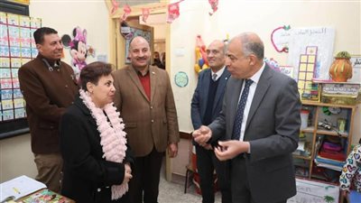 محافظ المنيا يوجه بتكثيف أعمال النظافة ويُحيل إدارة إحدى المدارس للتحقيق بسبب الإهمال