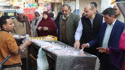 سكرتير بني سويف يتفقد سوق اليوم الواحد والمركز التكنولوجي بناصر استعدادًا لرمضان