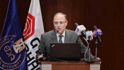  رئيس هيئة الدواء يصطحب 11 سفيرًا أمريكيًا في زيارة مدينة الدواء المصرية